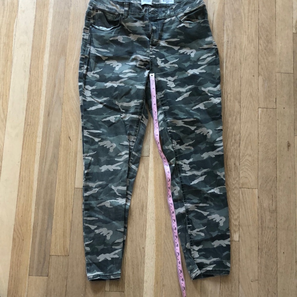 Kensie Effortless Ankle Army Green Camo print pants size 10